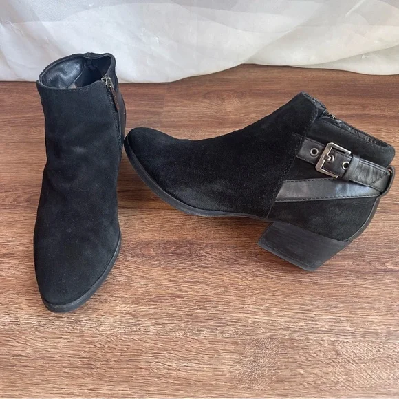 Aquatalia Black Suede Waterproof Farin Ankle Booties Boots Women Size 9 Italy - Picture 3 of 16